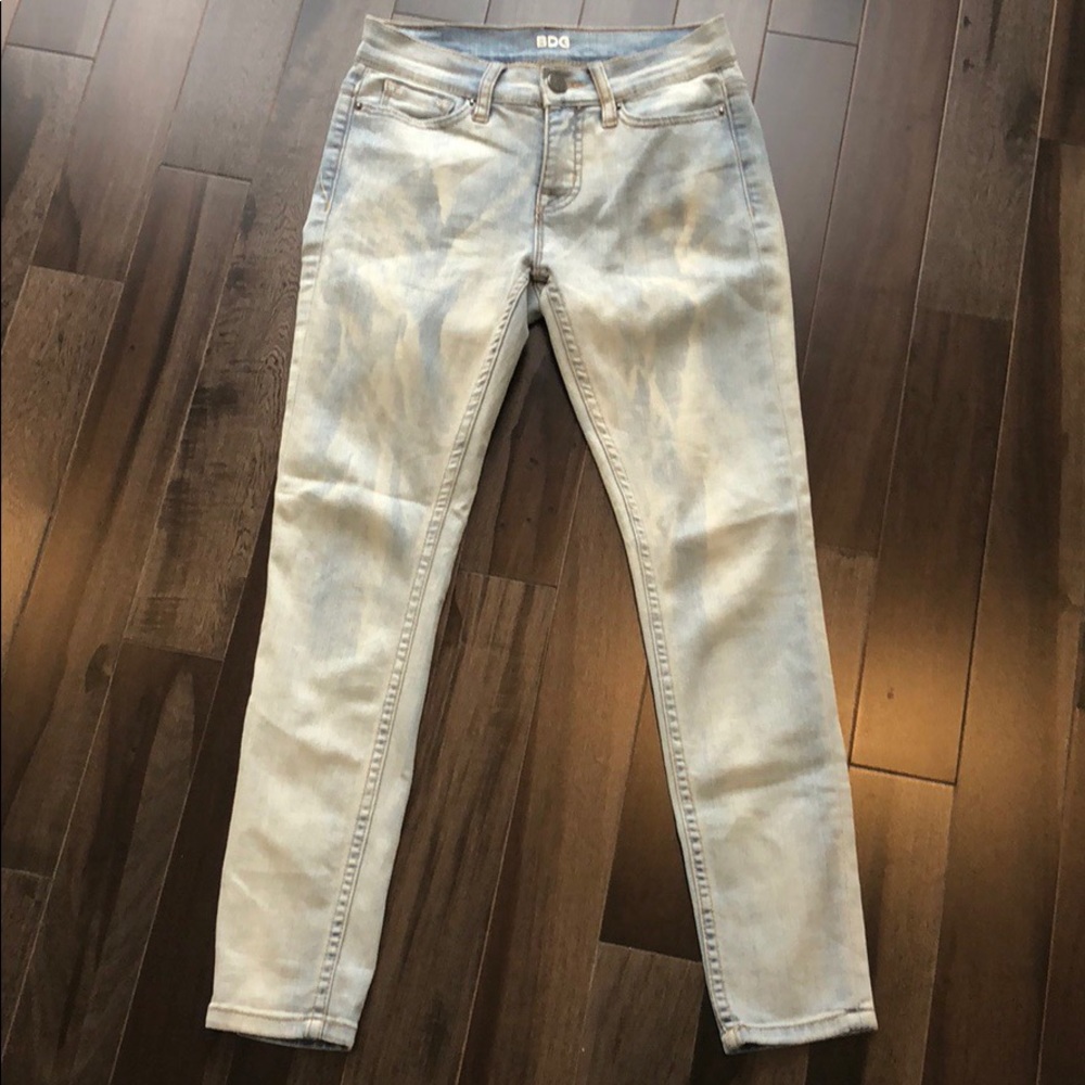 BDG Twig Grazer Midrise Jeans Travis Wash